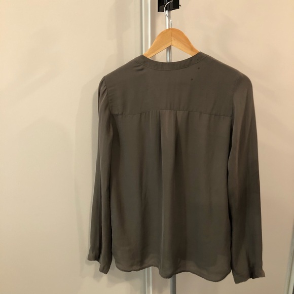 Vince. 100% Silk Olive Green Button Up Blouse M - Picture 2 of 6